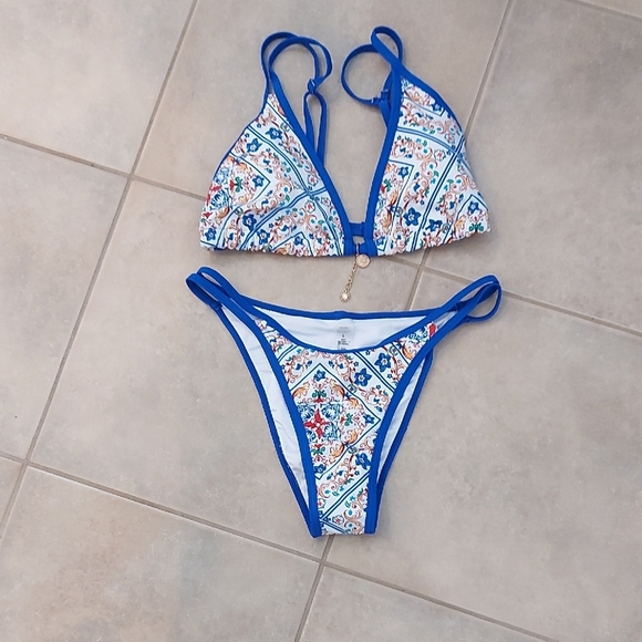 Vibrant Blue and White Patterned Bikini Set - Picture 1 of 4